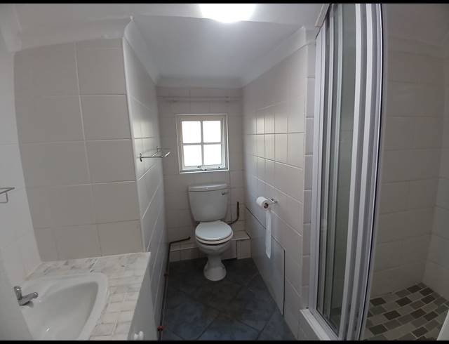 1 BEDROOM STUDIO APARTMENT TO LET IN HILLDENE